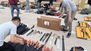 Đánh sập đường dây chuyên livestream bán vũ khí thô sơ, công cụ hỗ trợ