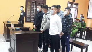 Nhóm thanh niên ném chất bẩn vào nhà dân lĩnh án