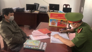 Mở tiệm cầm đồ cho vay lãi nặng tới 180%/năm