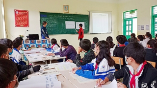 Nâng bước các em học sinh vùng cao đến trường