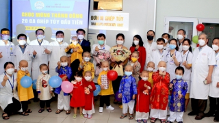 Ghép tế bào gốc cứu sống 20 bệnh nhi mắc bệnh hiểm nghèo