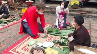 Gần 30 đại sứ và đại diện các tổ chức quốc tế trải nghiệm “Tết xứ Đoài”