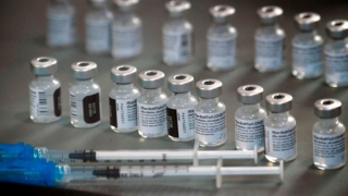 Pfizer thử nghiệm lâm sàng vaccine riêng chống Omicron