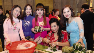 Tết còn những cuộc thiên di