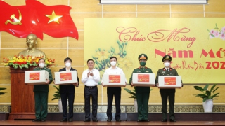 Chủ nhiệm Ủy ban Kiểm tra Trung ương thăm, tặng quà tuyến đầu chống dịch tỉnh Quảng Bình