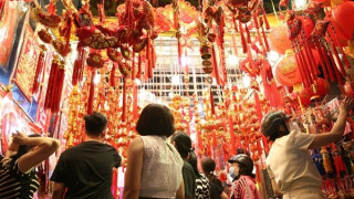 Đêm trên con phố bán đồ trang trí Tết lớn nhất TP Hồ Chí Minh