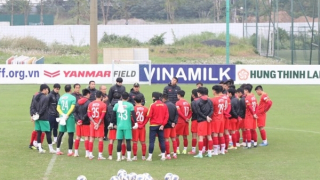 ĐT Việt Nam tập luyện trong giá rét chuẩn bị "quyết đấu" với tuyển Trung Quốc