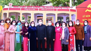 Ra mắt tủ sách “Bảo vệ nền tảng tư tưởng của Đảng” tại Phố sách Hà Nội