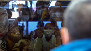 Vạn người "du xuân" trên tàu điện Cát Linh – Hà Đông ngày mùng 4 Tết