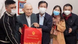 Người dân cố đô đón Tết vui tươi, lành mạnh và an toàn