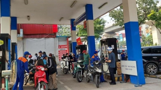 Vì sao nhiều cửa hàng xăng dầu phía Nam tạm nghỉ bán?