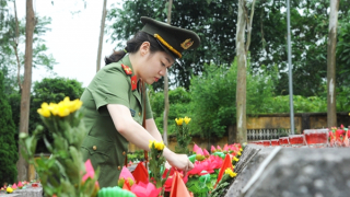 Cao hơn một bài thơ