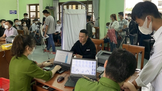 Tăng ca giải quyết thủ tục hành chính cho người dân, doanh nghiệp