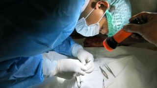 Những đôi mắt chờ ánh sáng