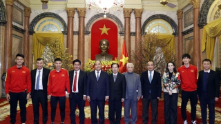 Không "kém" đồng nghiệp nữ, ĐTQG Việt Nam tiếp tục nhận thưởng "khủng"