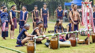 Trải nghiệm phong tục 3 miền tại Ngày hội Sắc xuân