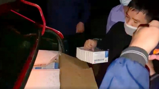 Bắt giữ lượng lớn thuốc điều trị COVID-19 không rõ nguồn gốc