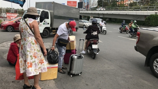 Sớm chấm dứt cảnh thiếu phương tiện công cộng giá rẻ ở sân bay Tân Sơn Nhất