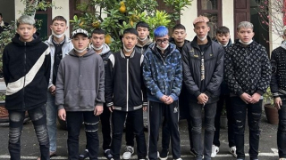 Bắt nhóm đối tượng chặn đường đánh người, cướp xe máy