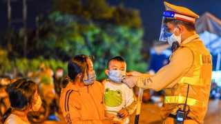 Một năm với nhiều dấu ấn và hình ảnh đẹp của các chiến sĩ CSGT