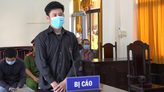 Mâu thuẫn trên mạng xã hội, nam thanh niên đâm bạn tử vong