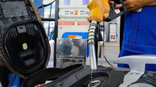 Xăng tăng gần 1.000 đồng/lít