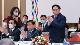 Khai mạc phiên cấp cao Diễn đàn Doanh nghiệp Việt Nam, tìm giải pháp phục hồi kinh tế