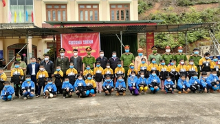 Yên bình biên giới Tây Giang