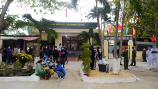 Vụ ca nô lật trên biển Cửa Đại: Còn 5 người mất tích