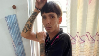 Hai nữ sinh đạp ngã xe 2 tên cướp