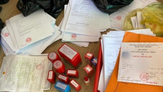 Đôi vợ chồng "sản xuất" hàng ngàn bộ hồ sơ xin việc và bằng cấp giả