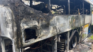 19 người đi đám cưới thoát nạn khi xe khách bốc cháy