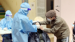 Biến thể Omicron lây lan quá nhanh - nới lỏng nhưng không thả lỏng