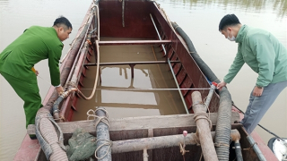 Tạm giữ đối tượng chống đối, đẩy ngã 3 CSGT đường thủy xuống sông