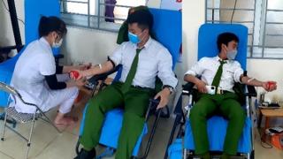 Hai cán bộ Công an kịp thời hiến máu cứu người