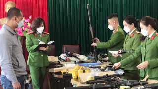 Hai ô tô chở hơn 10 nghìn viên đạn cùng phụ kiện súng hơi