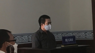 Chiếc micro oan nghiệt