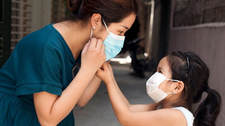 Công việc chăm sóc không lương của phụ nữ trong đại dịch COVID-19