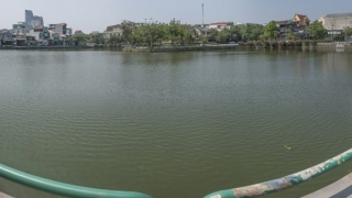 Đi tập thể dục, phát hiện thi thể bé trai 9 tuổi dưới hồ nước