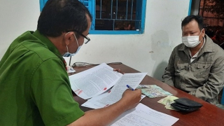 Giả danh Cảnh sát hình sự đi làm nhiệm vụ để mượn tiền