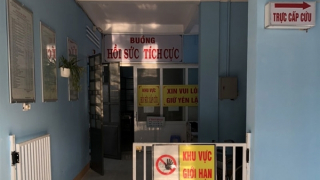 Hành hung nhân viên y tế khi bị nhắc đeo khẩu trang