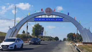 Kon Tum bị "tuýt còi" vì 5 cổng chào