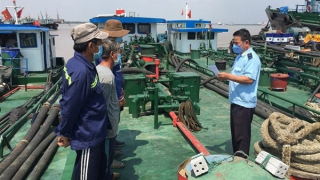 Ngăn chặn tình trạng buôn lậu xăng dầu trên tuyến biển