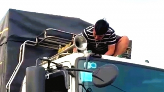 Thu giữ hàng trăm còi hơi của các xe lưu thông trên QL20