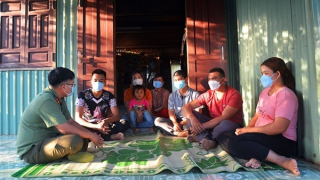 Công an Gia Lai đến nhà khuyên bà con tránh bẫy lừa "vượt biên đổi đời"