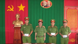 Công an tỉnh Trà Vinh khen thưởng tập thể, cá nhân triệt xóa trường gà quy mô lớn