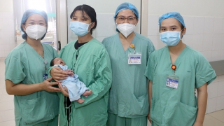 Cứu sống trẻ sơ sinh phình mạch não hiếm gặp