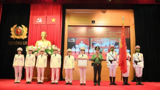 Cục Hồ sơ nghiệp vụ đón nhận Huân chương Chiến công hạng Nhì