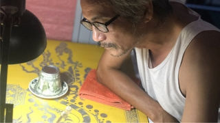 Người cuối cùng của Hà Thành làm giấy cho vui phong sắc