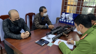 Tịch thu súng, phạt 15 triệu đồng vì bắn chim trời